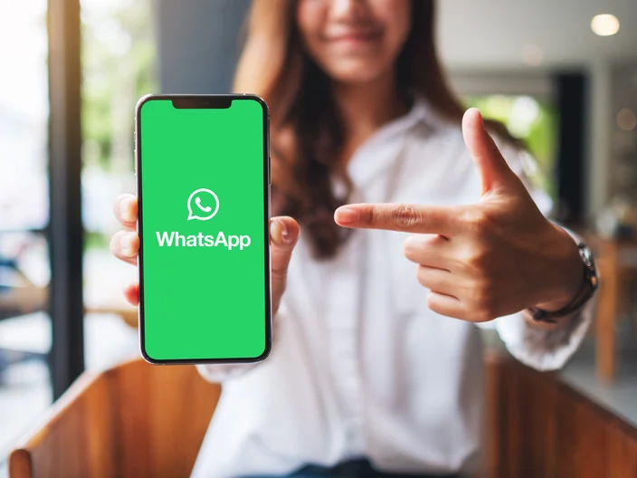 WhatsApp social card