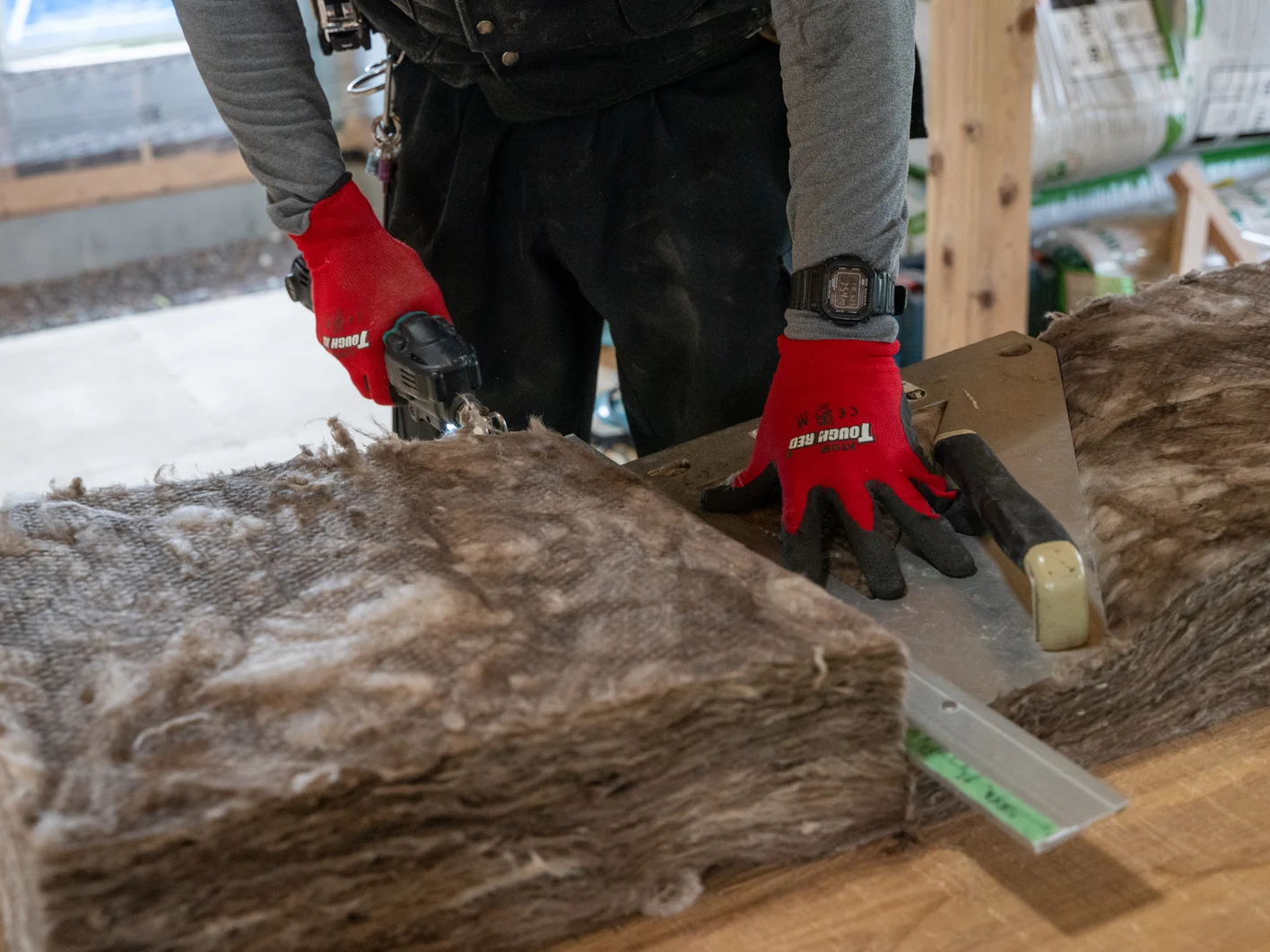 Akita case study Cutting insulation