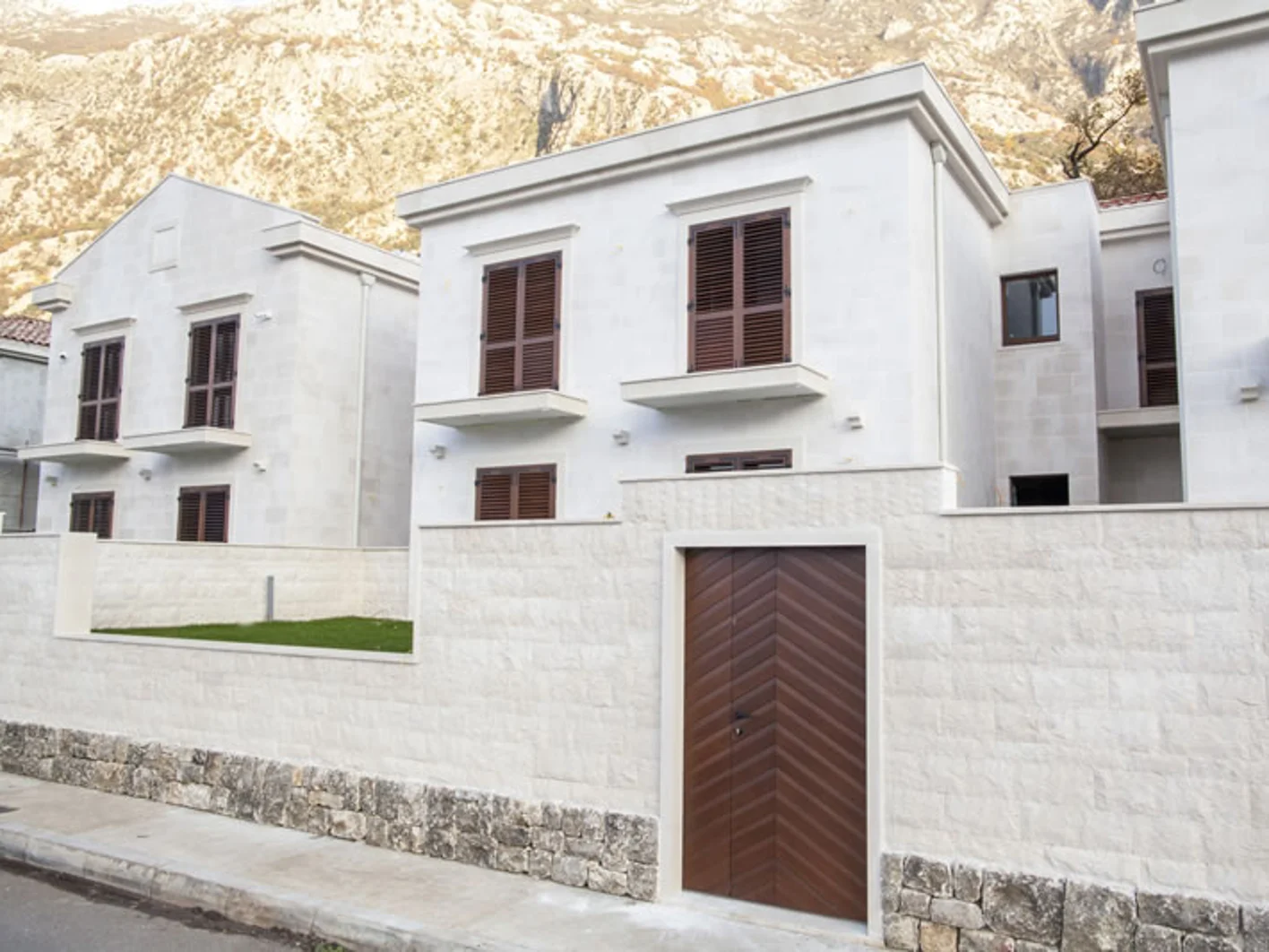 02-Dobrota Palazzi, Kotor