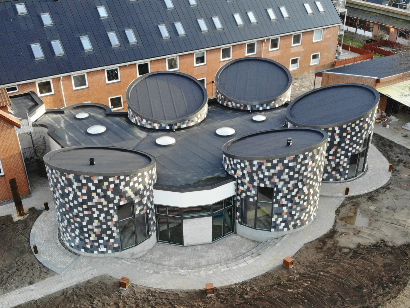 Struer Fri Fagskole - Upcyclet Facade