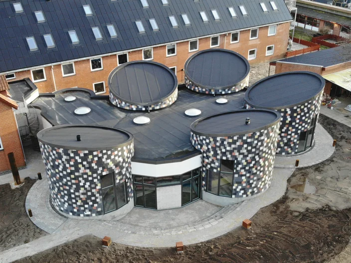 Struer Fri Fagskole - Upcyclet Facade