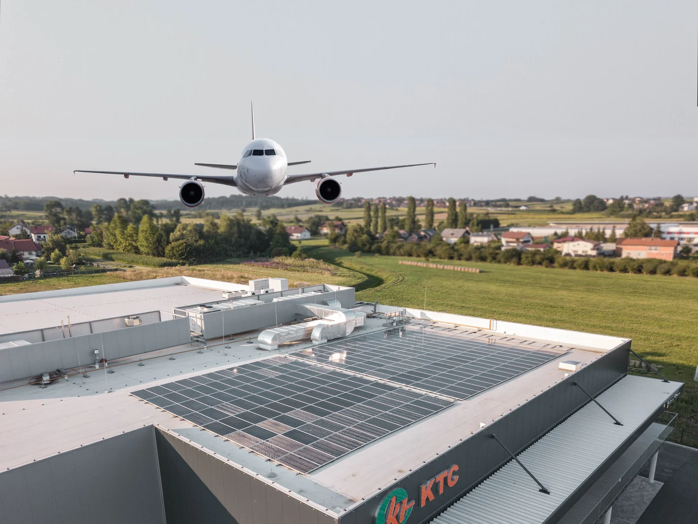 Flachdach mit Flugzeug