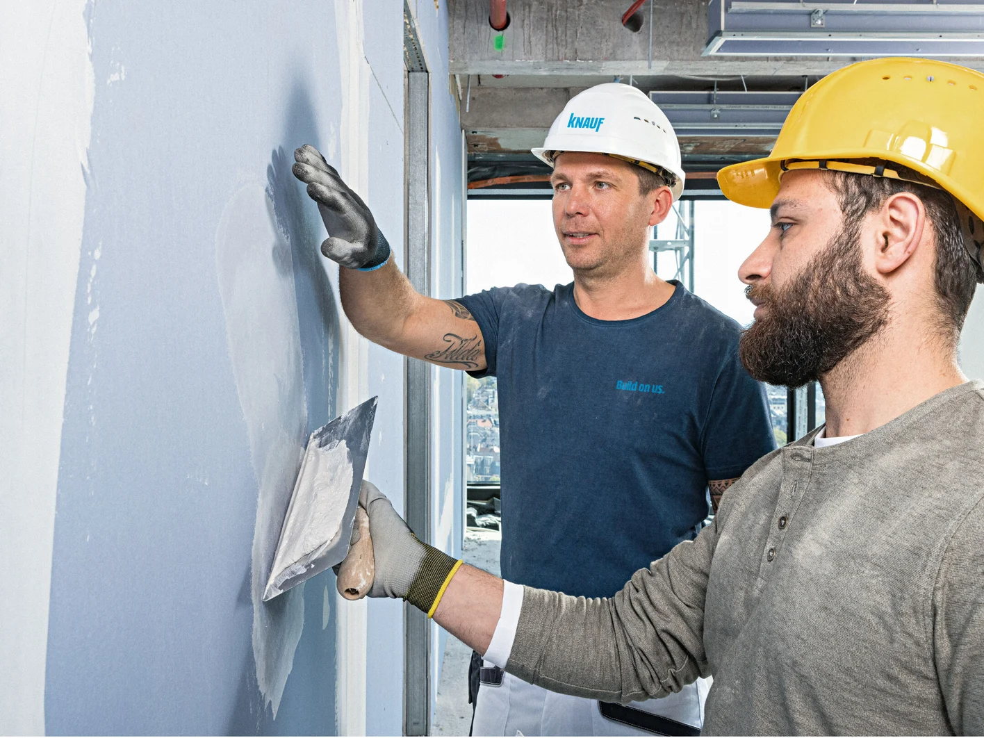 Zwei Männer auf Baustelle