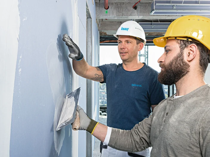Zwei Männer auf Baustelle