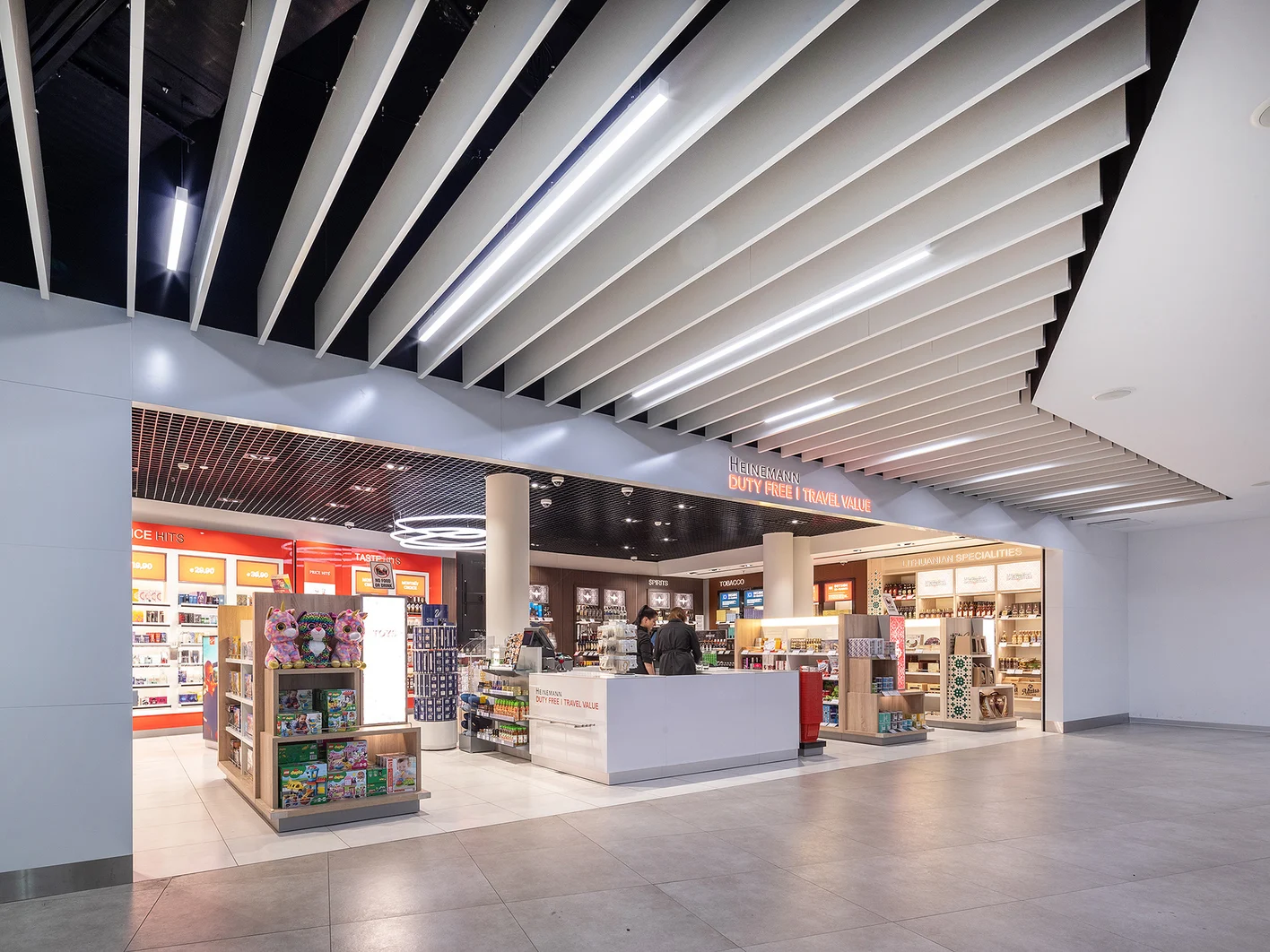 LT-Bookshop-Vilnius-Airport-03