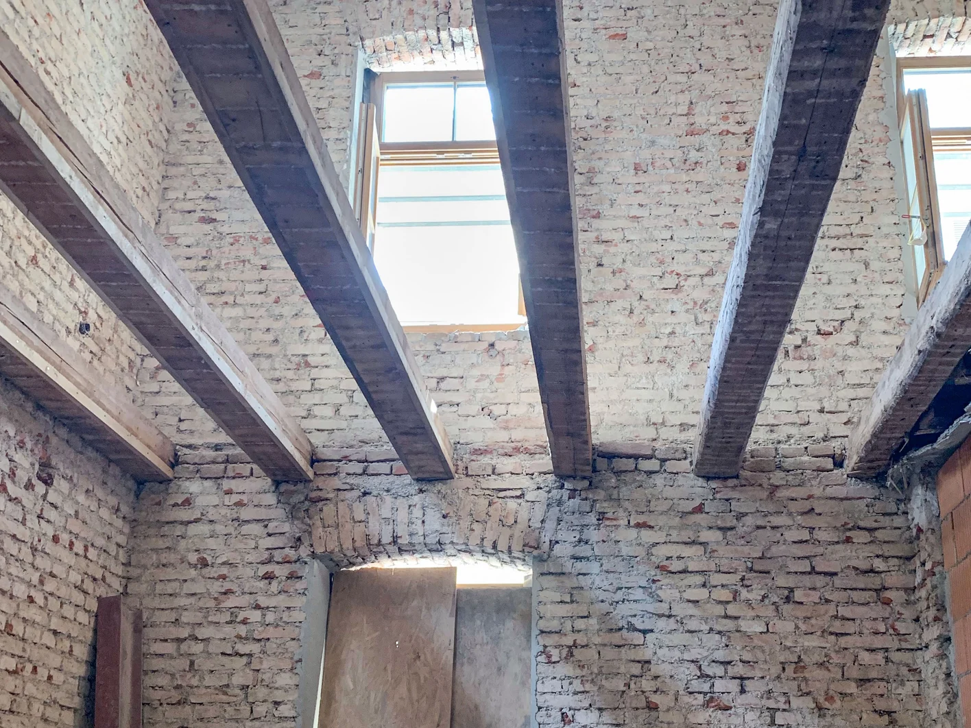 Referenz Wagnerstraße Innenansicht Holzbalken