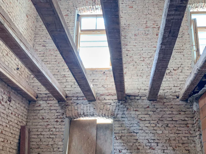 Referenz Wagnerstraße Innenansicht Holzbalken