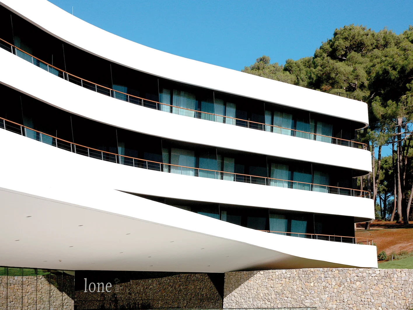 Aquapanel, Hotel-Lone