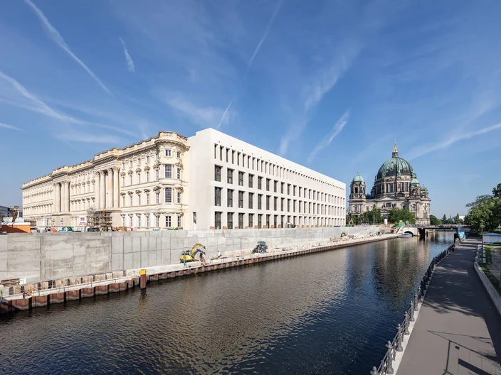 Referenz Stadtschloss Berlin - Außenansicht Tag