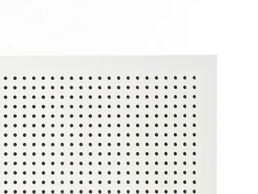 Knauf - Plaza Globe S15/24 9,5 akustiikka kipsilevy kattoon - Plaza med Globe perforering closeup kant A