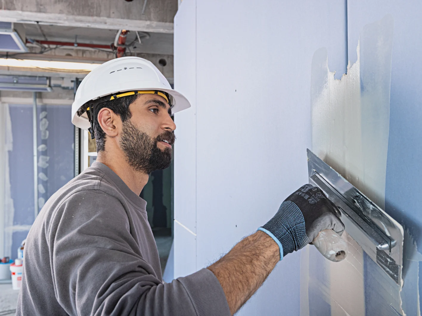 Knauf worker