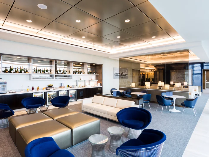 UK-United-Airlines-Global-First-Lounge-and-United-Club-16