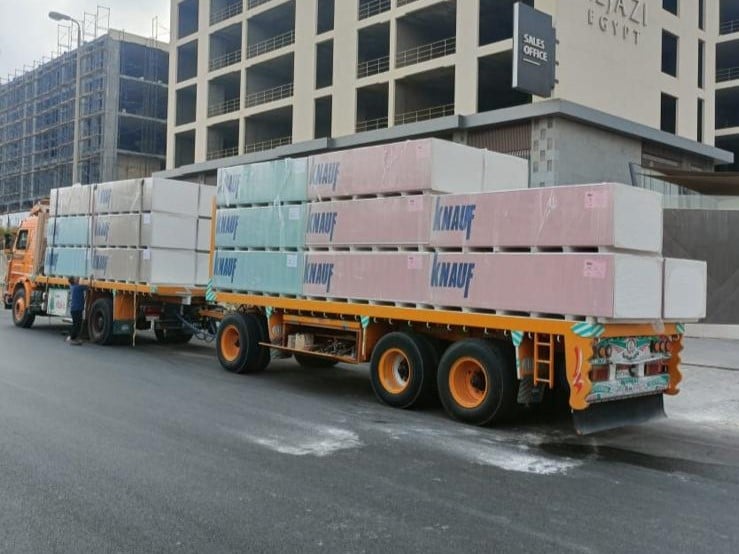 Truck-Loaded-with-pallets-Card-Size-4x3
