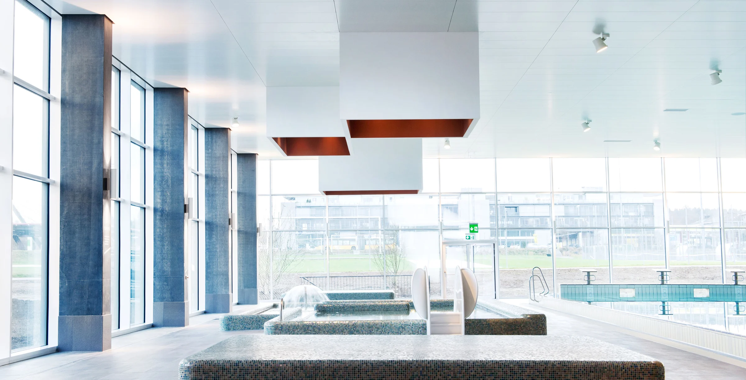 CH-Hallenbad-Indoor-Swimming-Pool-Uster-01