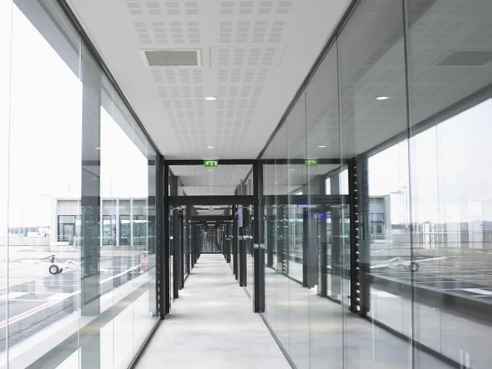 aéroport st exupéry lyon plafon plâtre delta 3 