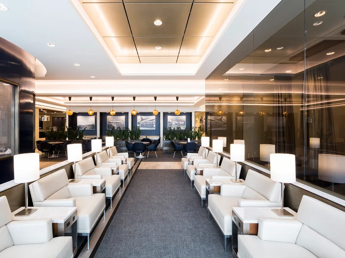 UK-United-Airlines-Global-First-Lounge-and-United-Club-03