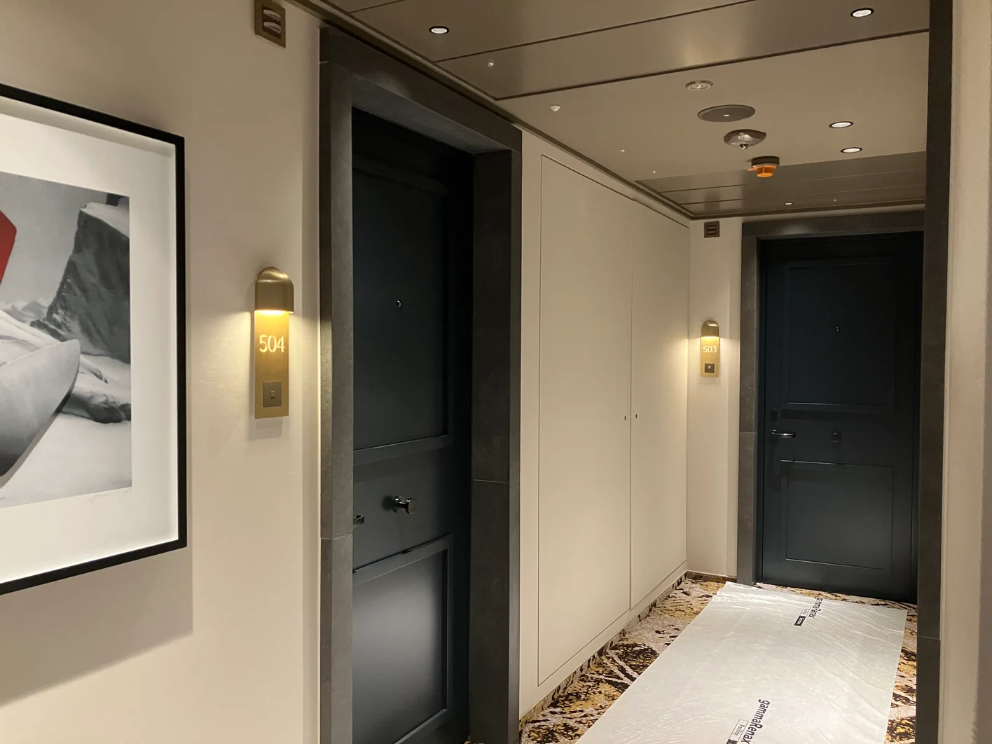 Mandarin O Zuerich_GIFAdoor Hotelgang