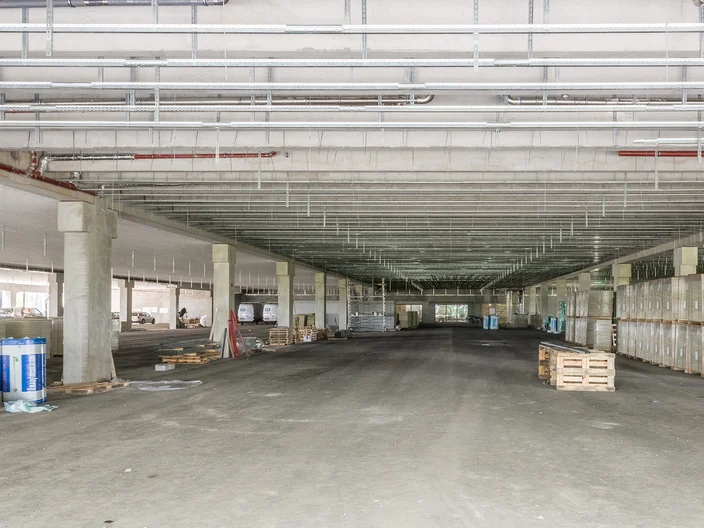 Referenz Globus Eschborn Garage Ansicht Baustelle innen