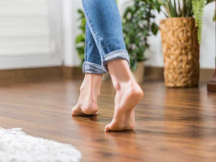 Warm floor - the concept of floor heating and wooden panels.