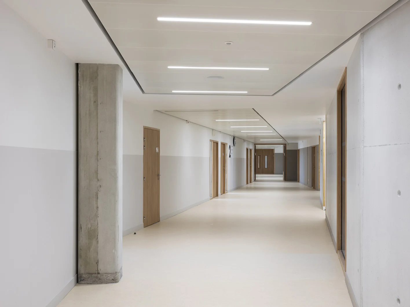 FR_Lycee-International-de-Vincennes_Corridor