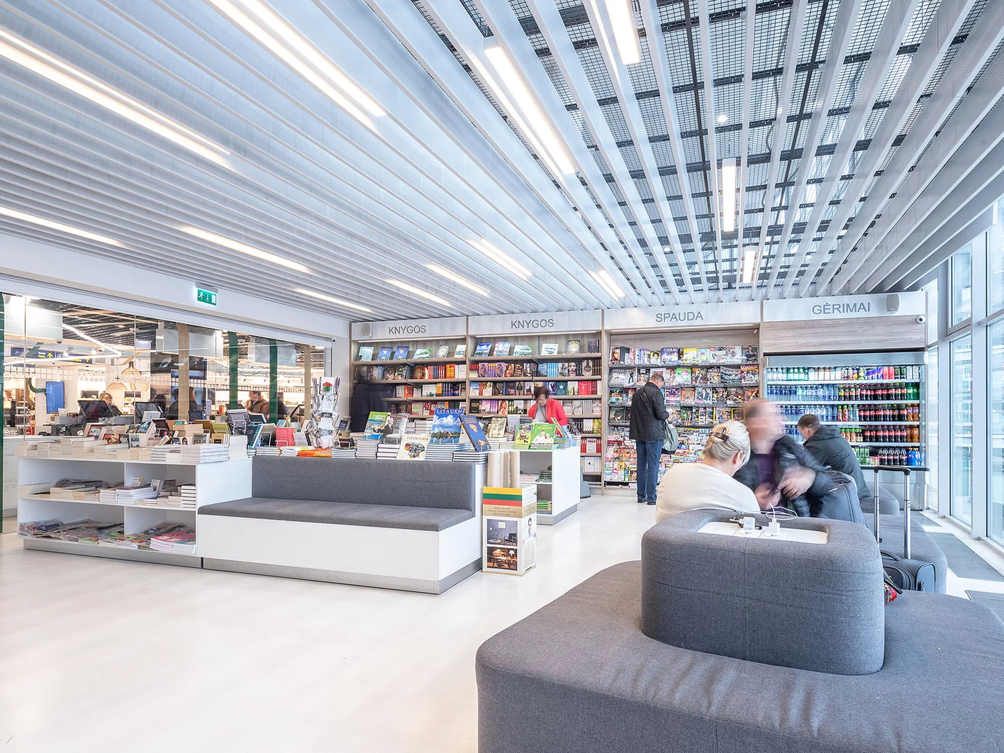 LT-Bookshop-Vilnius-Airport-01