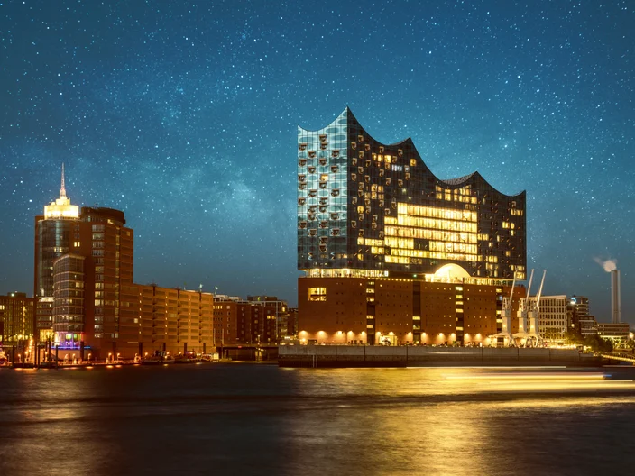 Hamburger Elbphilharmonie bei Nacht