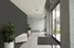 Knauf - Cleaneo Stripe Board 20 - Eingang eines Gebäudes mit grauer Cleaneo Stripe an der Wand