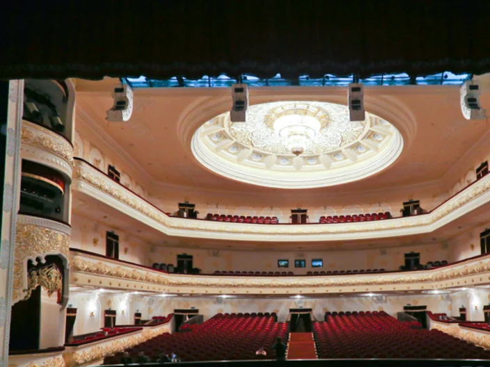 Toshkentdagi-Alisher-Navoiy-nomli-Katta-opera-va-balet-teatri-2