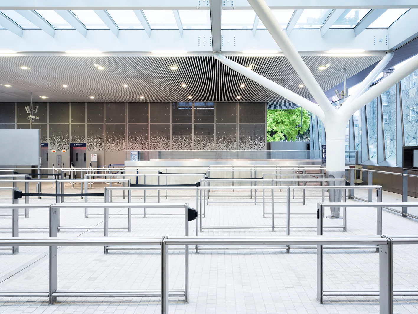 UK-Paddington-Train-Station-03