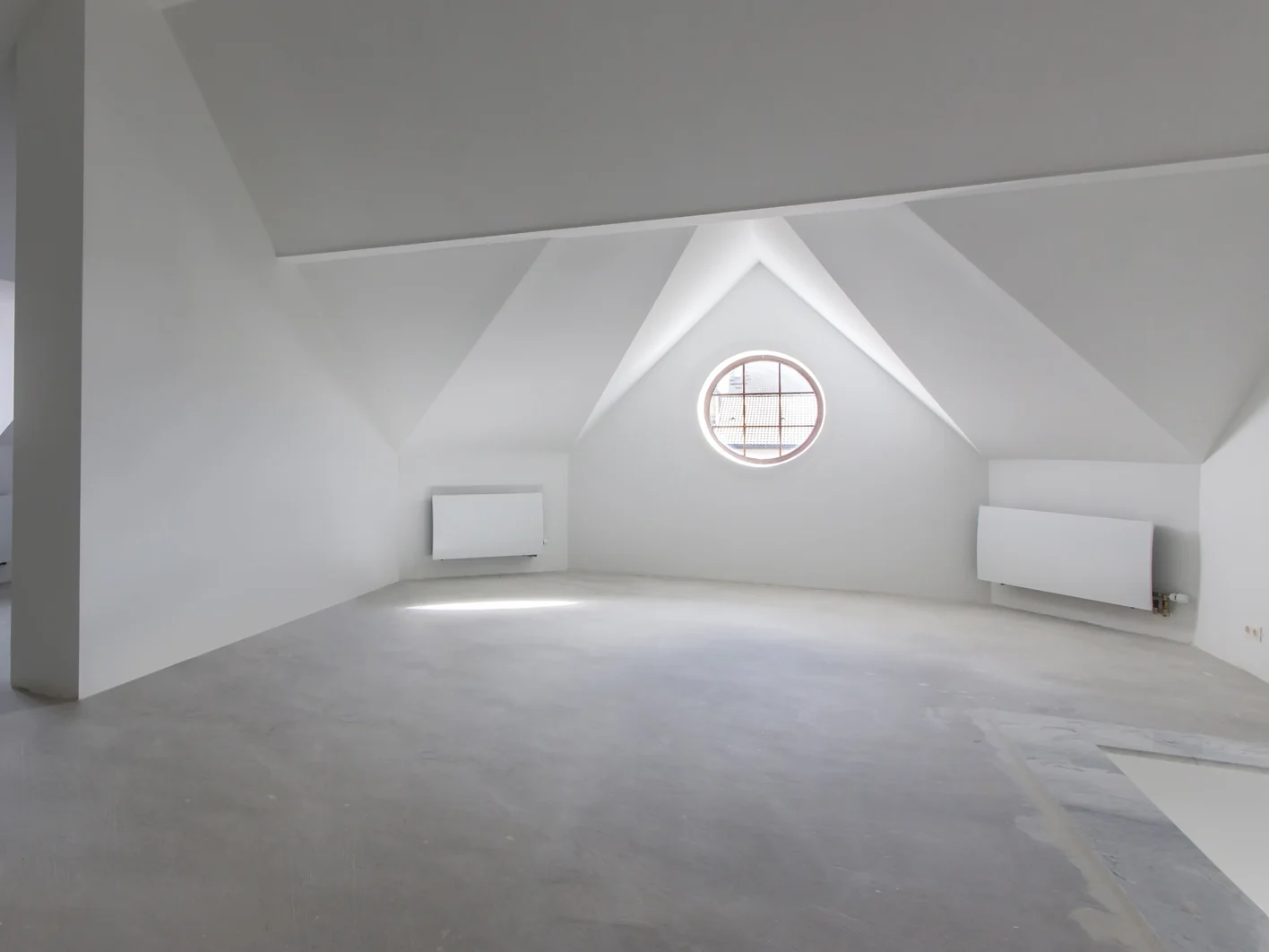 Indoor view of attic without finishing