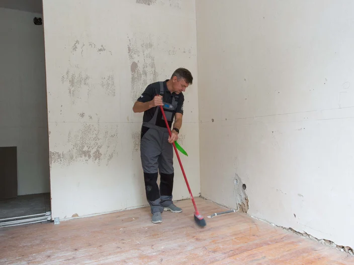 Grindų klojimas su Brown plokštėmis - Pagrindo paruošimas