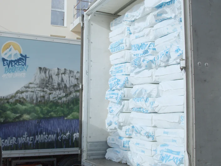Knauf-Insulation-Supafil-products-delivery