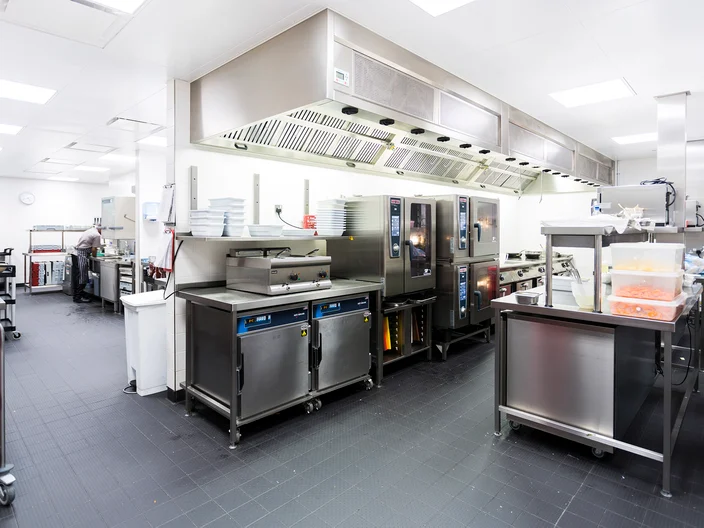 UK-United-Airlines-Global-First-Lounge-and-United-Club-14