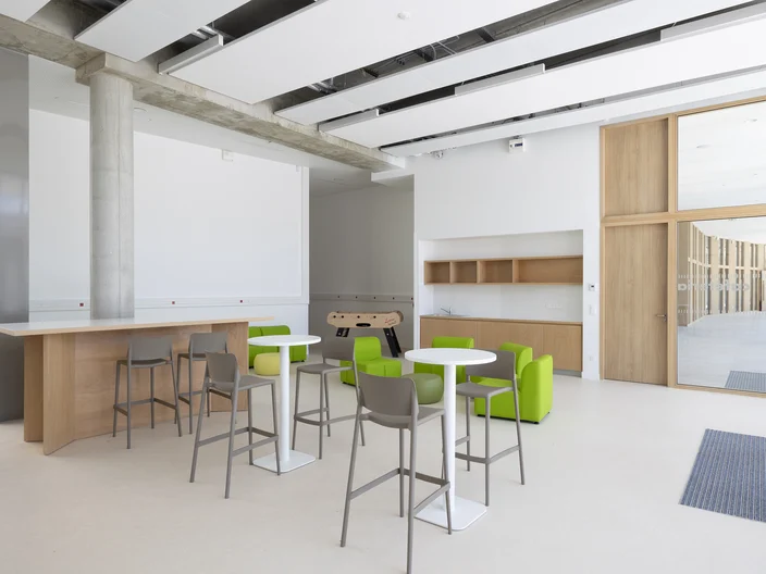 FR_Lycee-International-de-Vincennes_Cafeteria-2