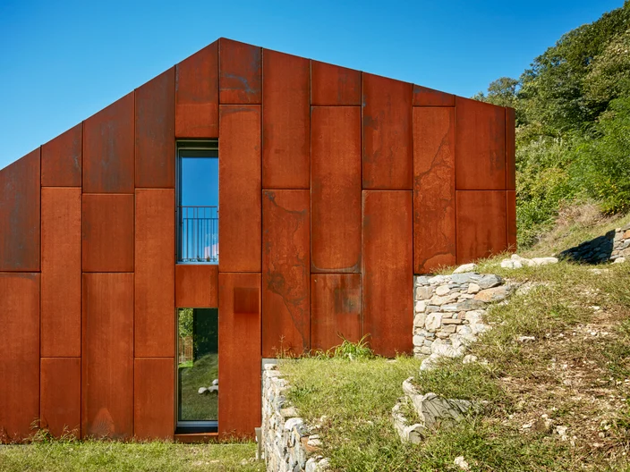 Casa-MiMa-Cugnasco Aussefassade