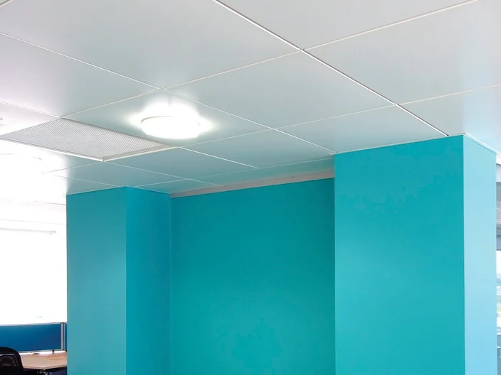 Mat-Ceiling-Suspension-Systems_UK-Gatwick-Airport-South-Terminal.jpg