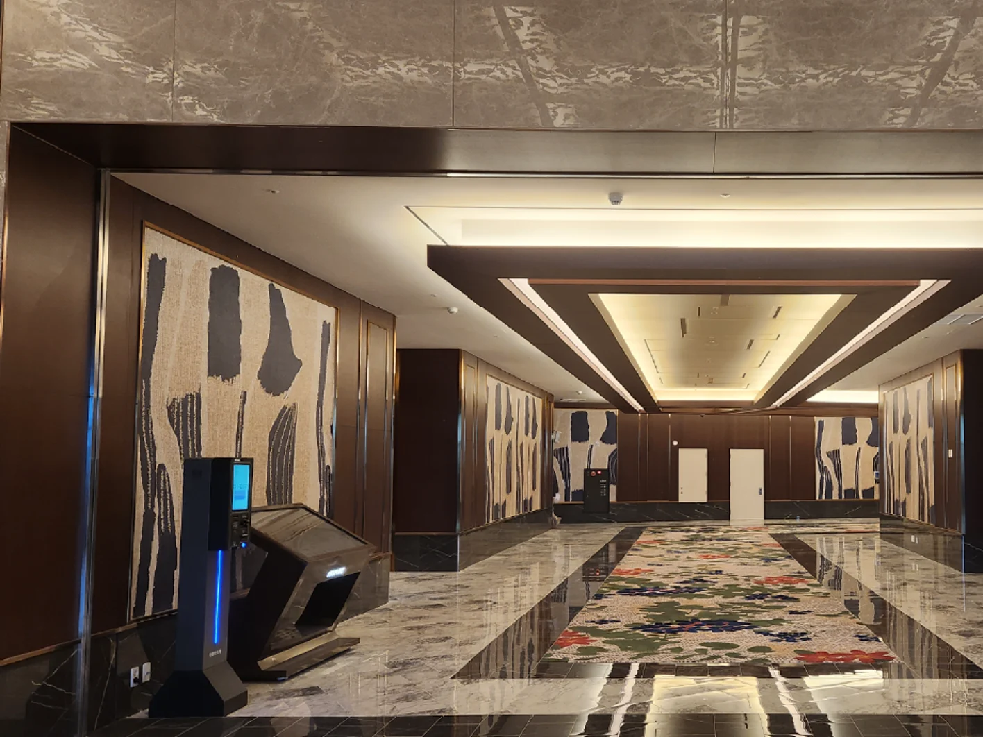 Hotel-Inspire Resort Lobby